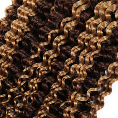 Βραζιλιάνοι άνθρωποι που πλέκουν μαλλιά